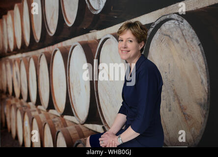 Karen Betts il CEO del whisky scozzese associazione con sede a Edimburgo in Scozia, Regno Unito Foto Stock