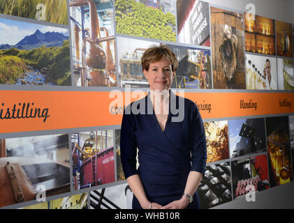 Karen Betts il CEO del whisky scozzese associazione con sede a Edimburgo in Scozia, Regno Unito Foto Stock