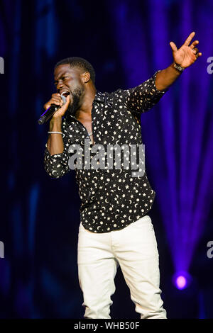 ***FILE FOTO*** Kevin Hart recuperando da Back Surgery dopo un incidente d'auto. LAS VEGAS NV - 2 Settembre 2017: ***COPERTURA CASA*** Kevin Hart raffigurato come Kevin Hart e All-Star amici eseguire a Hartbeat Weekend al Cosmopolitan di Las Vegasin Las Vegas NV il 2 settembre 2017. Credito: PIL foto/ MediaPunch Foto Stock