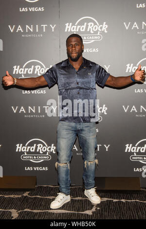 ***FILE FOTO*** Kevin Hart recuperando da Back Surgery dopo un incidente d'auto. LAS VEGAS NV - Luglio 8, 2017: ***COPERTURA CASA*** Kevin Hart celebrazione di compleanno a vanità Nightclub al Hard Rock Hotel & Casino in Las Vegas NV a luglio 8, 2017. Credito: PIL Fotografia Phtotos/ MediaPunch Foto Stock