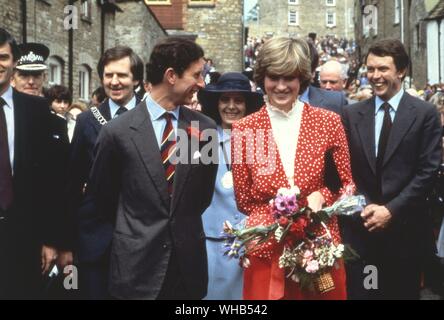 Il principe Charles e Lady Diana Spencer visita Tetbury il 22 maggio 1981. Foto Stock