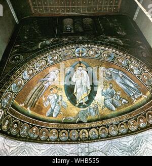 La Trasfigurazione (la festa patronale del monastero) - Il monastero di Santa Caterina - altrimenti noto come il sacro e il monastero imperiale del monte God-Trodden del Sinai, Egitto.. Saint Catherine monastero sulla penisola del Sinai, in corrispondenza della bocca di un inaccessibile gola ai piedi del Monte Sinai in Egitto è uno dei più antichi di continuo funzionamento monasteri cristiani nel mondo. Il monastero è quella greco-ortodossa. Foto Stock