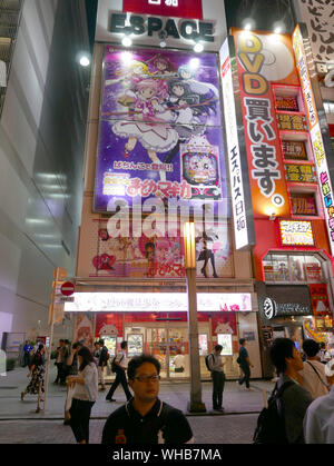 Giappone - Foto di Sean Sprague Akihabara, Tokyo di notte. Foto Stock