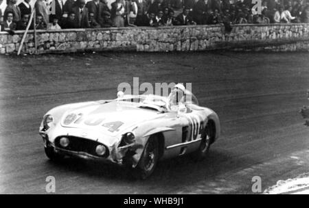 Stirling Moss - sulla Targa Florio corso con la vittoriosa vettura del 1955 un Daimler-Benz , era il 50 anno di celebrazioni giubilari della più antica circuito di gara in tutto il mondo. 6 Maggio 1966 Foto Stock