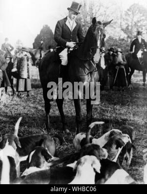 Edward il Principe del Galles (poi duca di Windsor) con hounds Foto Stock