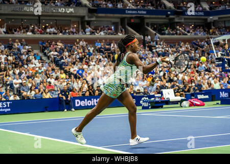 Coco Gauff degli Stati Uniti competere nel terzo round del 2019 US Open Tennis Foto Stock