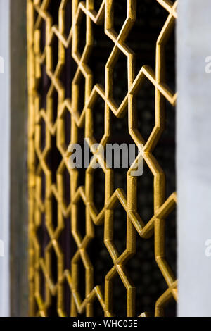 Classico design orientale, calligrafia arte pattern sul palazzo Topkapi, Istanbul, Turchia Foto Stock