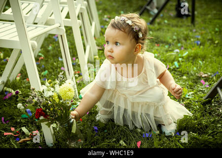 Carino bambina su un matrimonio di famiglia Foto Stock