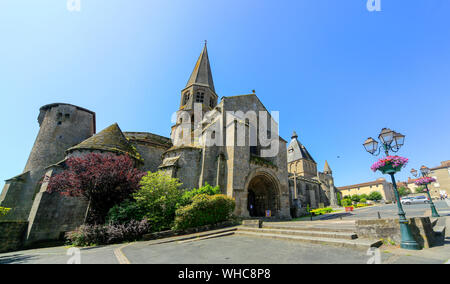 Piuttosto, rurale villaggio francese di Le Dorat nella regione di Limoges della Francia. Foto Stock