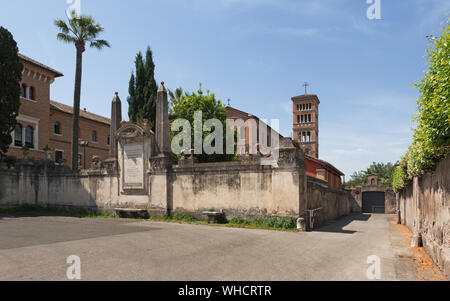 Sant'Anselmo all'Aventino su Piazza dei Cavalieri di Malta, Roma, Italia. Badia Primaziale (Abbazia primaziale) dell'Ordine di San Benedetto Foto Stock