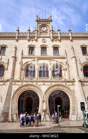 Il Rossio Stazione ferroviaria ingresso Lisbona, Portogallo. Foto Stock