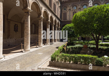 Cortile della Galleria Doria Pamphilj di Roma, Italia Foto Stock