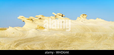Formazioni di arenaria in Abu Dhabi desert negli Emirati Arabi Uniti Foto Stock