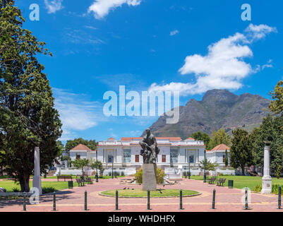 Iziko South African National Gallery con la statua di Jan granello di fuliggine in primo piano, Cape Town, Western Cape, Sud Africa Foto Stock