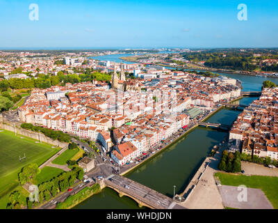 Antenna di Bayonne vista panoramica. Bayonne è una città e un comune nel sud-ovest della Francia. Foto Stock