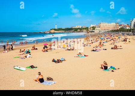 La Grande Plage è una spiaggia pubblica a Biarritz città sul Golfo di Biscaglia sulla costa atlantica della Francia Foto Stock