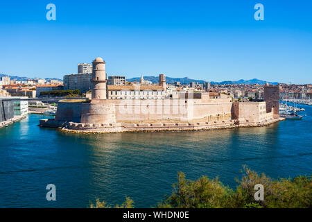 Fort Saint Jean è una fortificazione all'ingresso del vecchio porto di Marsiglia città in Francia Foto Stock