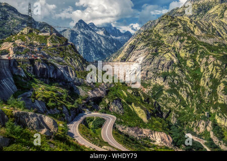 Diga vicino al Passo del Grimsel tra alpi svizzere, Svizzera Foto Stock