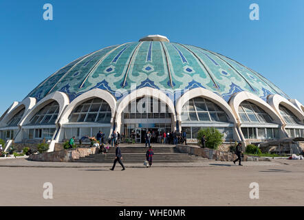 Verde-edificio a cupola di Chorsu Bazaar, Tashkent, Uzbekistan Foto Stock