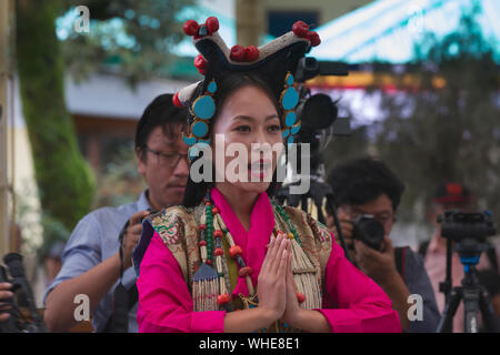 Dharamshala, India. 02Sep, 2019. Artista di TIPA eseguendo il Tibetano ballare durante la celebrazione del 59e anniversario della democrazia tibetano giorno a Tsugla Khang tempio, Mcleodganj, Dharamshala, India. (Foto di Shailesh Bhatangar/Pacific Stampa) Credito: Pacific Press Agency/Alamy Live News Foto Stock