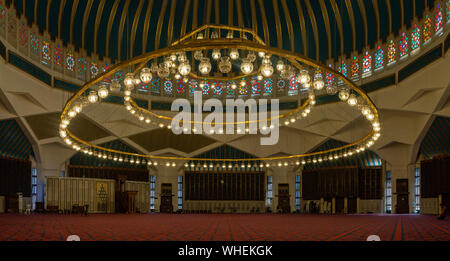 Una foto panoramica della sala principale del Re Abdullah moschea di Amman. Foto Stock