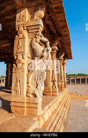 Sollievo carving a Hampi tempio, il centro degli Indù Vijayanagara Empire nello stato del Karnataka in India Foto Stock