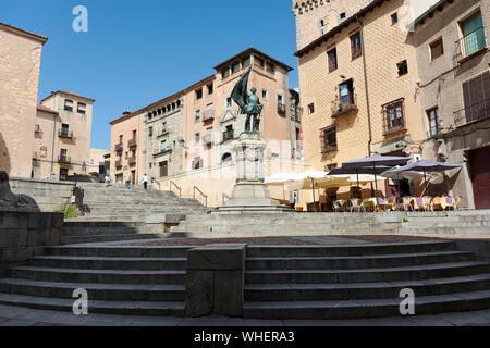 SEGOVIA, Spagna - 25 Aprile 2018: il monumento a Juan Bravo a Plazuela de San Martin in Segovia. Foto Stock