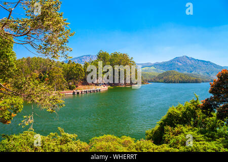 Diga lago vicino la città di Munnar in Kerala, stato dell India Foto Stock