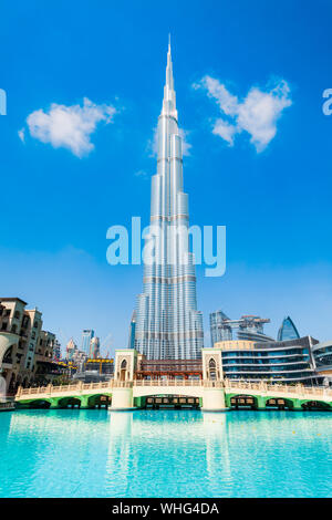 DUBAI, Emirati Arabi Uniti - 26 febbraio 2019: Burj Khalifa o Khalifa Tower è un grattacielo e l'edificio più alto del mondo a Dubai, Emirati arabi uniti Foto Stock