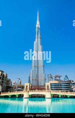 DUBAI, Emirati Arabi Uniti - 26 febbraio 2019: Burj Khalifa o Khalifa Tower è un grattacielo e l'edificio più alto del mondo a Dubai, Emirati arabi uniti Foto Stock