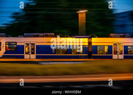 Stazione di Cologne Deutz, treno regionale, RB 40 National Express, Germania Foto Stock