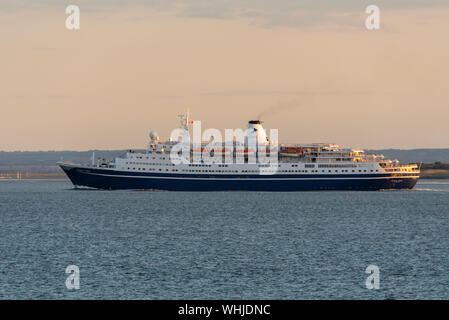 MS Marco Polo nave da crociera di proprietà mediante il Sistema globale marittimo di gruppo sotto la carta al Regno Unito in base Cruise & Maritime Voyages sul Fiume Tamigi voce per il Canada Foto Stock