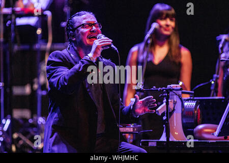 Milano Italia. 02 settembre 2019. Il cantante/cantautore e attore Mike Patton suona dal vivo in scena al Teatro Degli Arcimboldi durante il 'mondo Cne Tour 2019". Foto Stock