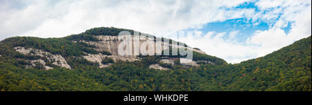 Panorama delle scogliere di Table Rock State Park, Carolina del Sud Foto Stock