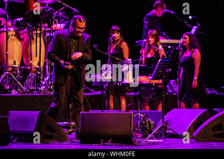 Milano Italia. 02 settembre 2019. Il cantante/cantautore e attore Mike Patton suona dal vivo in scena al Teatro Degli Arcimboldi durante il 'mondo Cne Tour 2019". Foto Stock