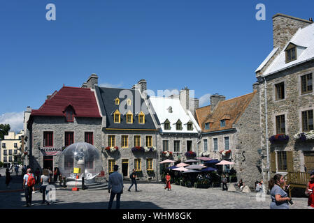 La città di Quebec, Canada - 12 agosto 2019: gli edifici storici di Place Royale nel Quartier du Petit Champlain nella Vecchia Quebec City, un Patrimonio UNESCO Foto Stock