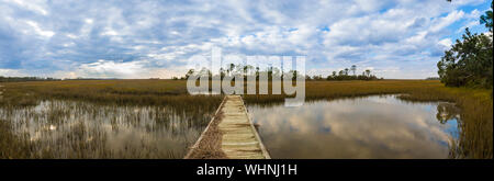 180 panorama gradi della costa del South Carolina con uragano ha danneggiato il Boardwalk Foto Stock