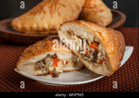 Salsicce pepate pane di formaggio Foto Stock