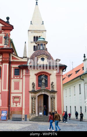 Una chiesa nel complesso del Castello di Praga Praga, Repubblica Ceca Foto Stock