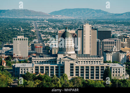 Vista la Utah State Capitol e il centro cittadino di Salt Lake City, Utah Foto Stock