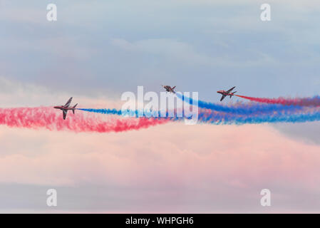 Toronto, Canada. 01 Sep, 2019. Hawk T1 jet operati da British Royal Air Force (RAF) frecce rosse aerobatic team di dimostrazione eseguire una manovra durante il settantesimo canadese annuale International Air Show (CIAS) oltre il Lago Ontario a Toronto. Credito: SOPA Immagini limitata/Alamy Live News Foto Stock