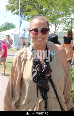 Bridgehampton, NY, STATI UNITI D'AMERICA. 1 Sep, 2019. Donna Karan a Hampton Classic Horse Show Grand Prix in Bridgehampton, New York il 1 settembre 2019. Credito: Mpi98/media/punzone Alamy Live News Foto Stock