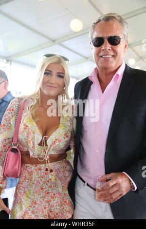 Bridgehampton, NY, STATI UNITI D'AMERICA. 1 Sep, 2019. Alba Jancou, Peter Cook all'Hampton Classic Horse Show Grand Prix in Bridgehampton, New York il 1 settembre 2019. Credito: Mpi98/media/punzone Alamy Live News Foto Stock