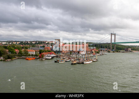 A Göteborg una città in Svezia, con una vista sul bellissimo ponte verde chiamato ' Älvsborg bridge'. Il ponte è stato verniciato di verde nel 1993 Foto Stock