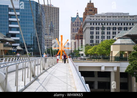 Milwaukee, WI, Stati Uniti d'America. Lug 2018. Cavalcavia ingresso al Milwaukee Art Museum. Foto Stock