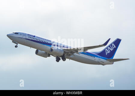 Sapporo, Giappone - Lug 3, 2019. JA55un All Nippon Airways Boeing 737-800 il decollo dall'Aeroporto New Chitose (CTS) a Sapporo, Giappone. Foto Stock