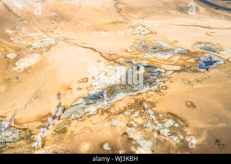 Paesaggio surreale di Hverir area geotermale nei pressi del Lago Myvatn, Islanda Foto Stock