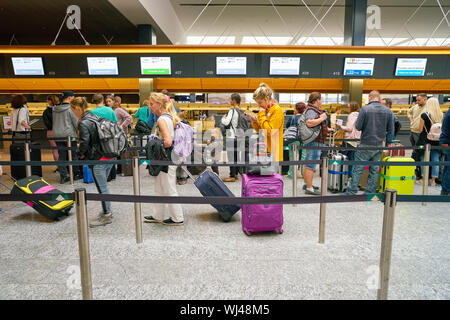 Zurigo, Svizzera - circa ottobre, 2018: zona di check-in in aeroporto internazionale di Zurigo. Foto Stock