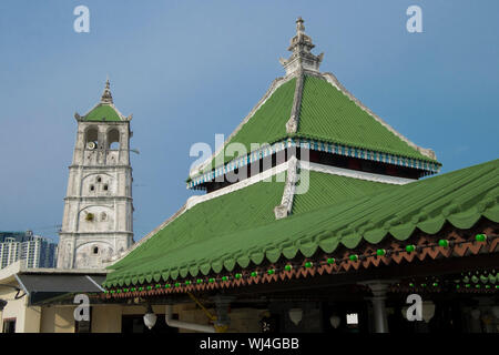 L'iconico il tetto verde e minareto a Kampung Kling moschea in Malacca, Malesia. Foto Stock