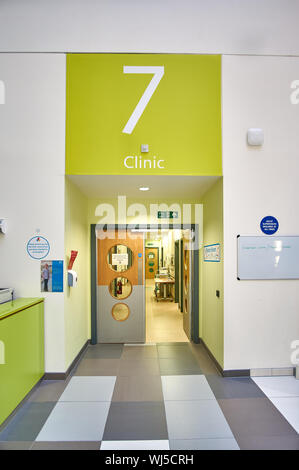 Interno del NHS Queen Elizabeth Royal Hospital per bambini a Glasgow, Scozia, mostrando colorati e i bambini design. Foto Stock